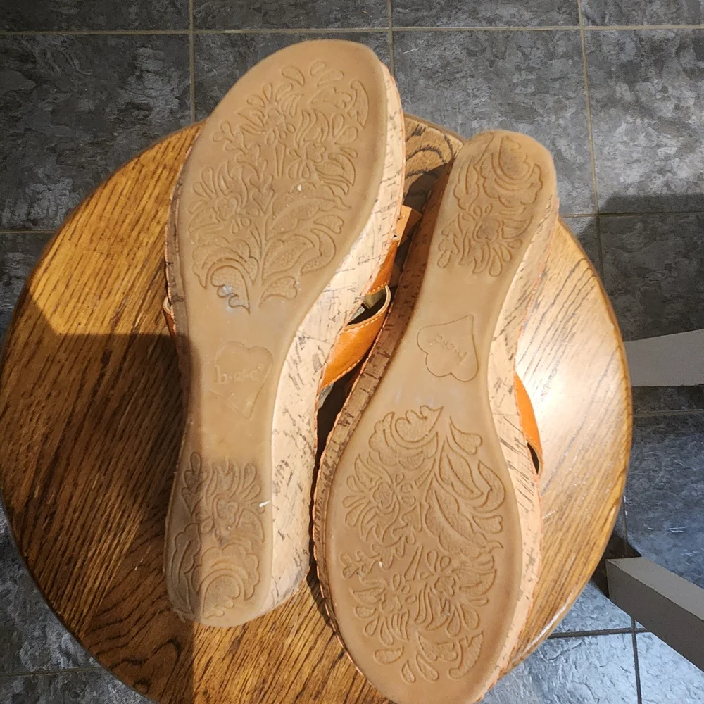 b.o.c. Women's Tan Floral Sandals - Picture 7 of 9